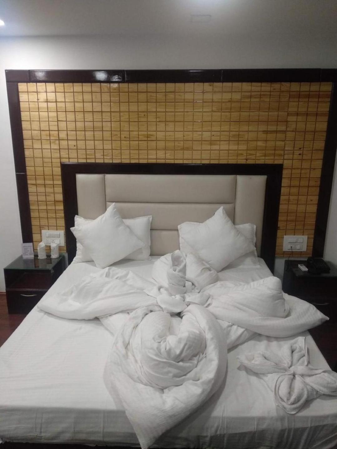 Hotel Bliss , Anantnag Buitenkant foto